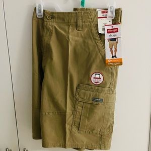 NWT Wrangler cargo shorts